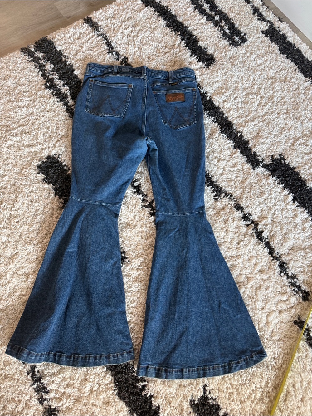 Women's Dark Blue Flared Jeans - Classic Denim Bell Bottoms wrangler - Picture 5 of 6